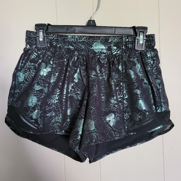 NWOT Lululemon Hotty Hot Lined Short 4", 6 Logo Flourish Black Iridescent Foil - Picture 4 of 10